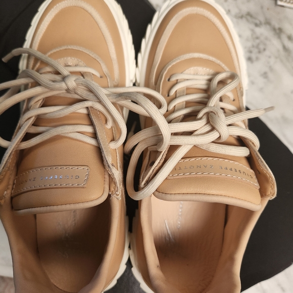 Giuseppe Zanotti Sneakers .New Tan Color Size 8 with dustbag and the box - Picture 2 of 5